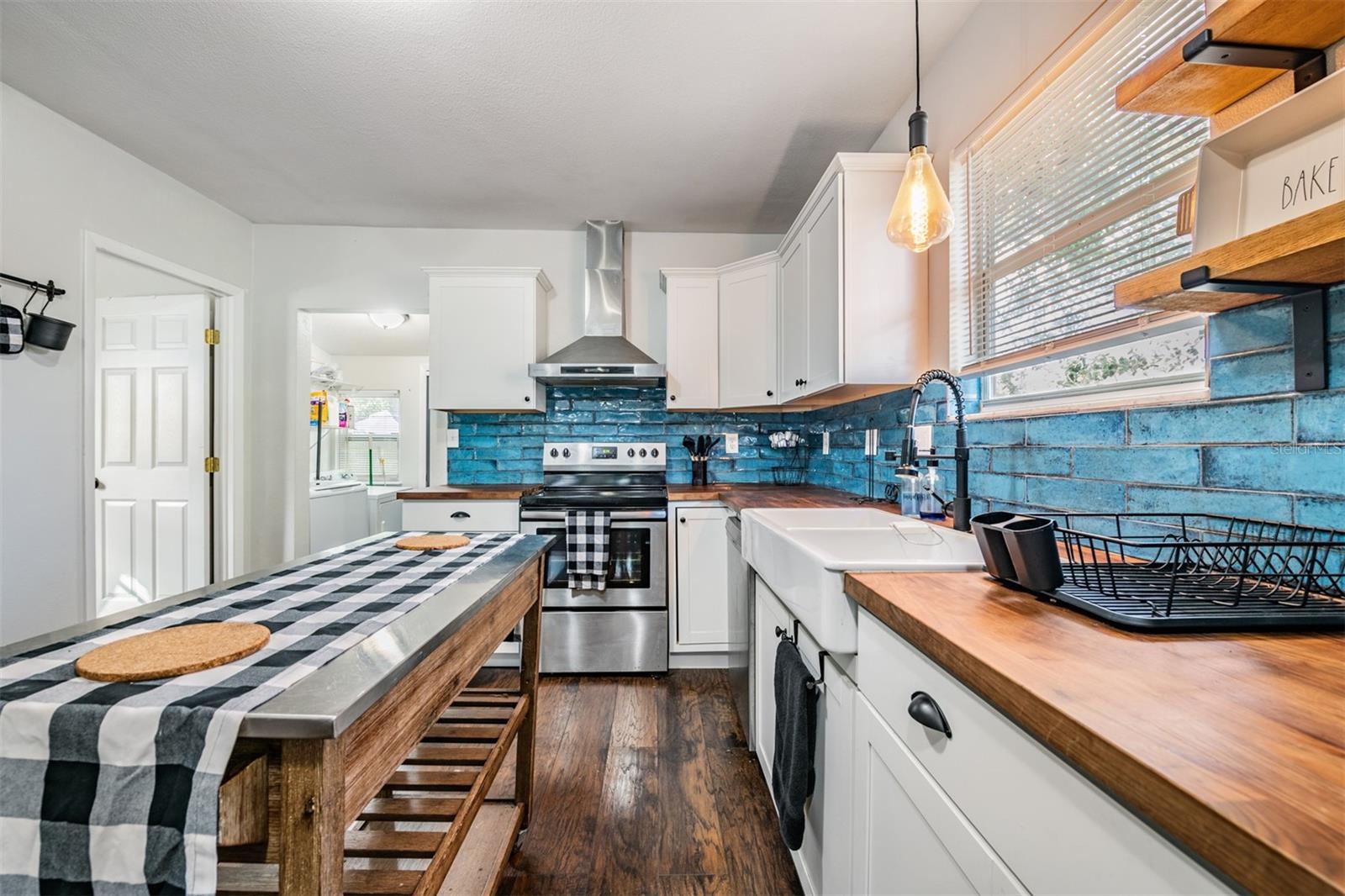 Image 12 of 31 For 8006 Klondyke Street