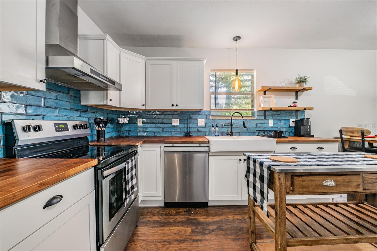 Image 13 of 31 For 8006 Klondyke Street