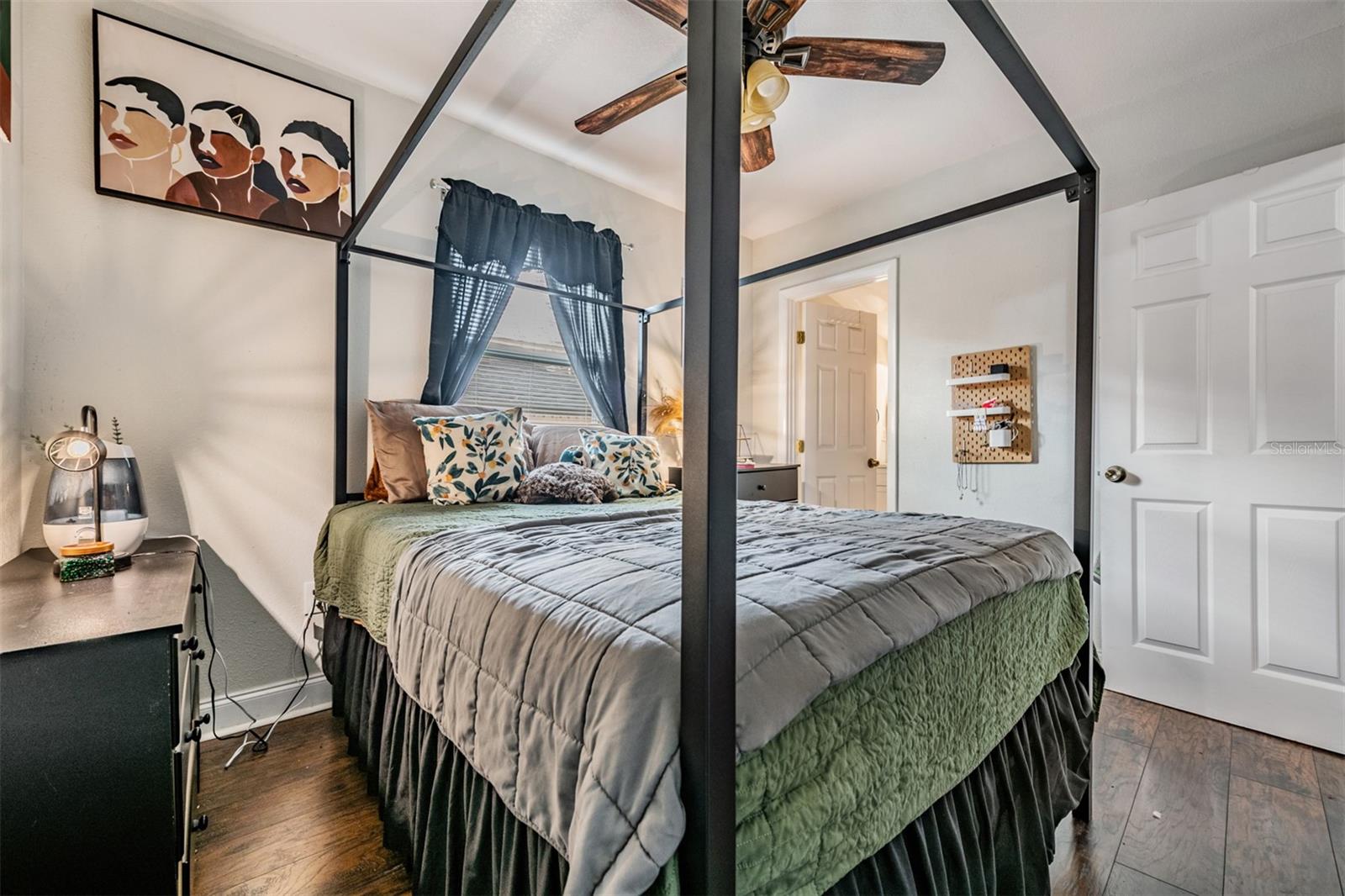 Image 16 of 31 For 8006 Klondyke Street