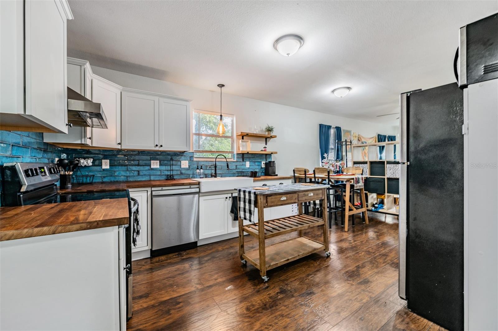 Image 7 of 31 For 8006 Klondyke Street