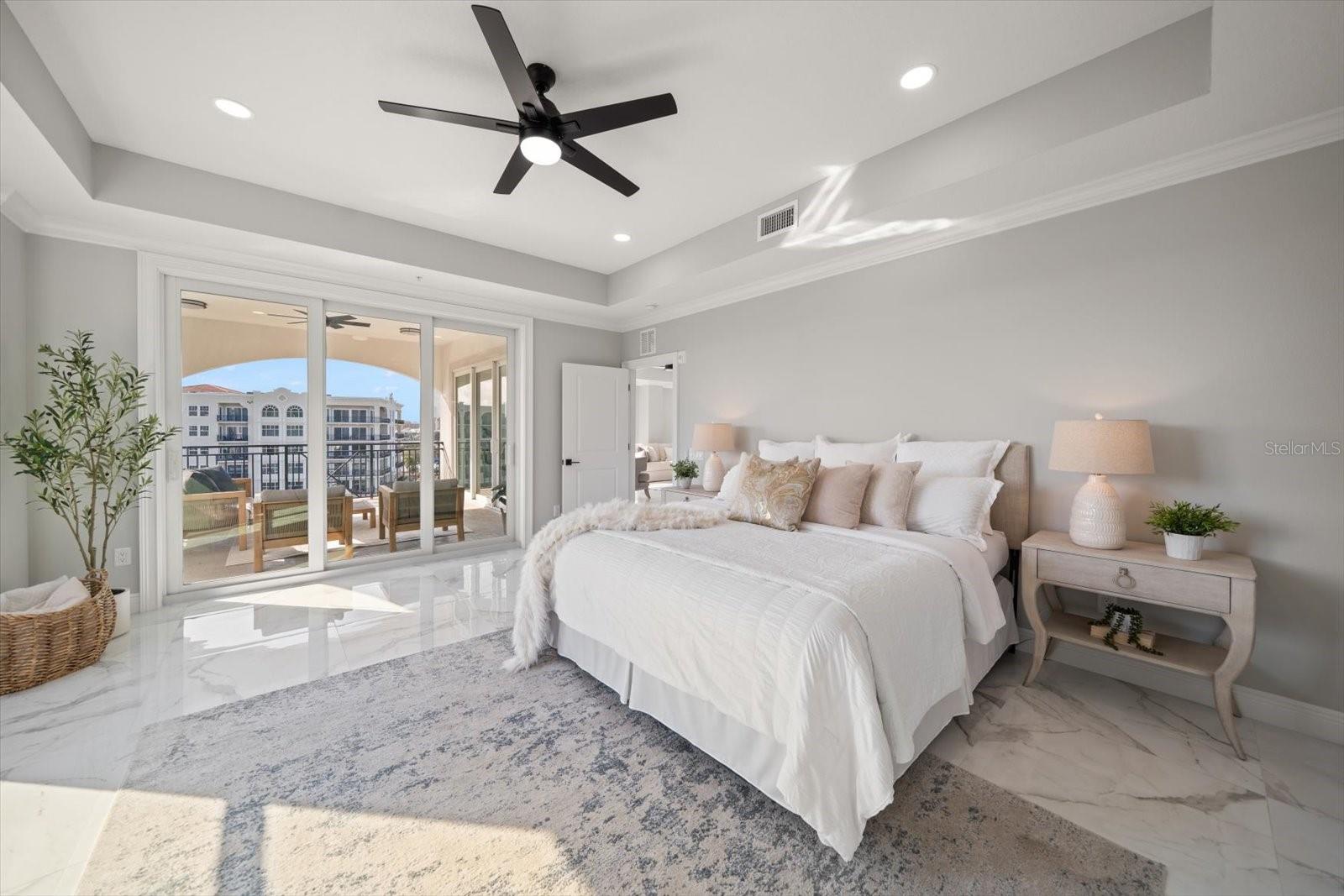 Image 6 of 54 For 211 Dolphin Point 501