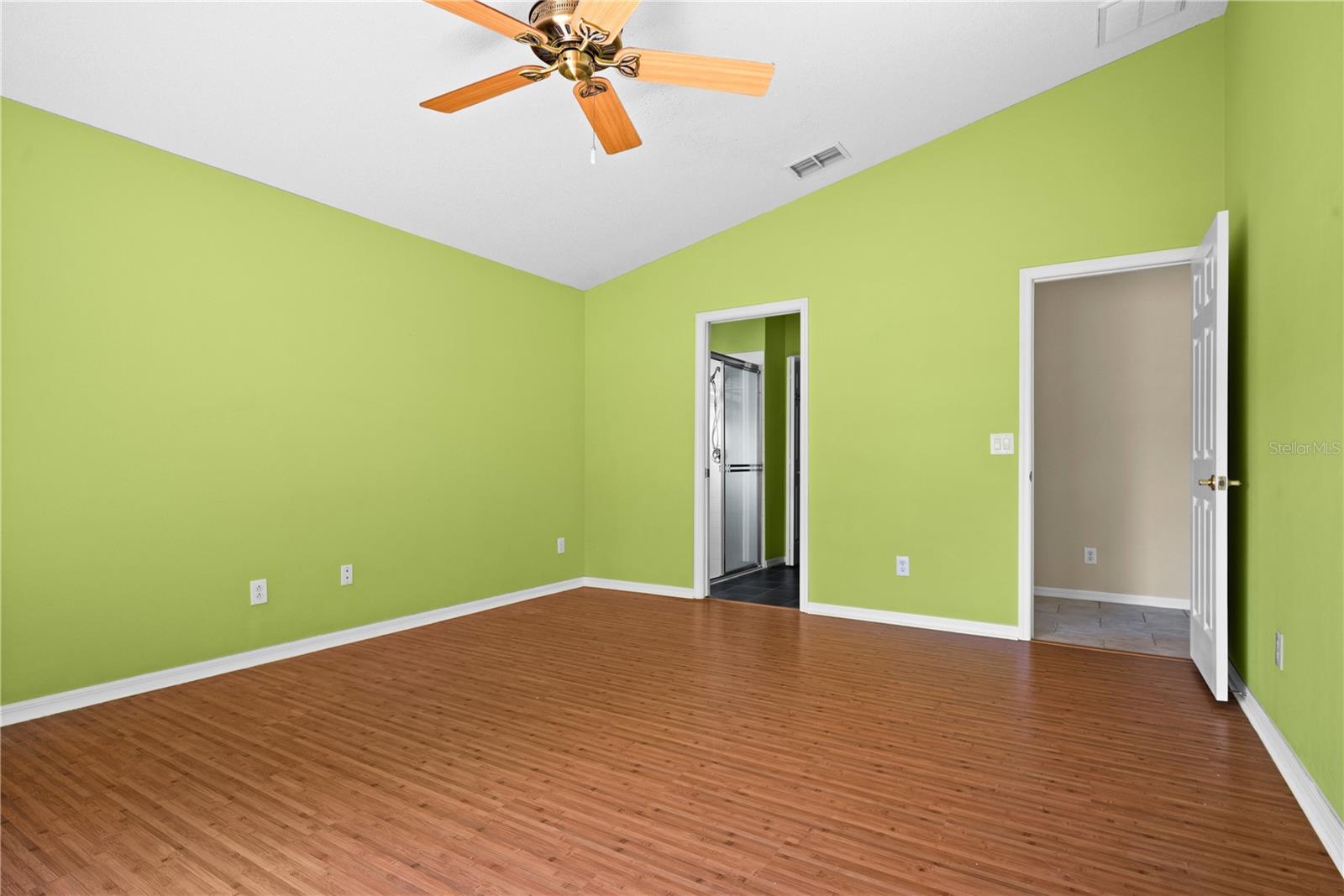 Image 12 of 26 For 2926 Walnut Grove Court