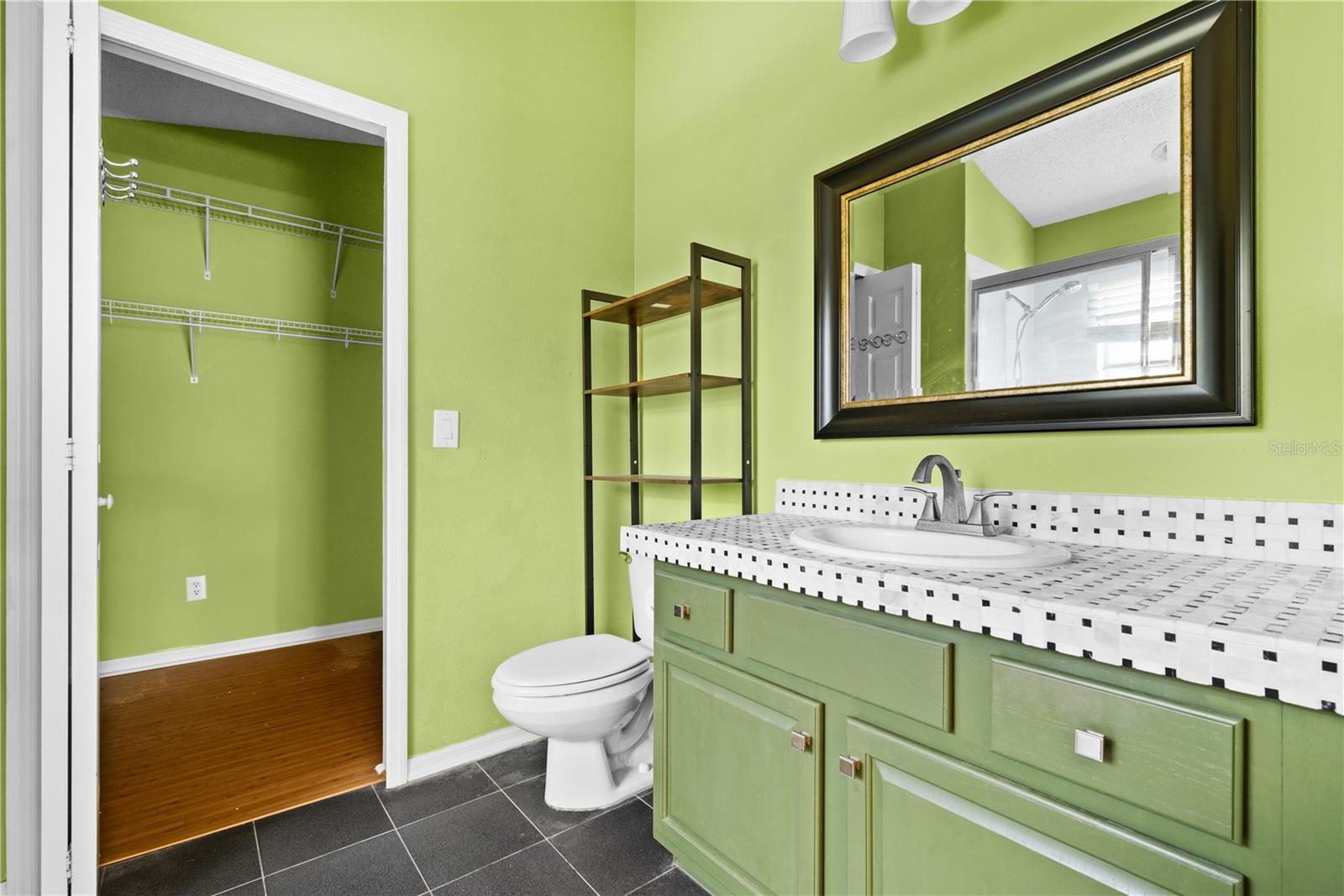 Image 14 of 26 For 2926 Walnut Grove Court