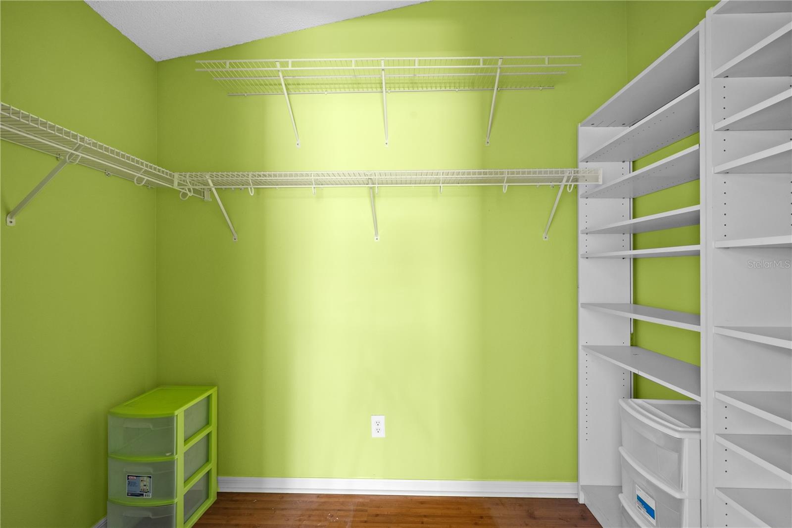 Image 16 of 26 For 2926 Walnut Grove Court