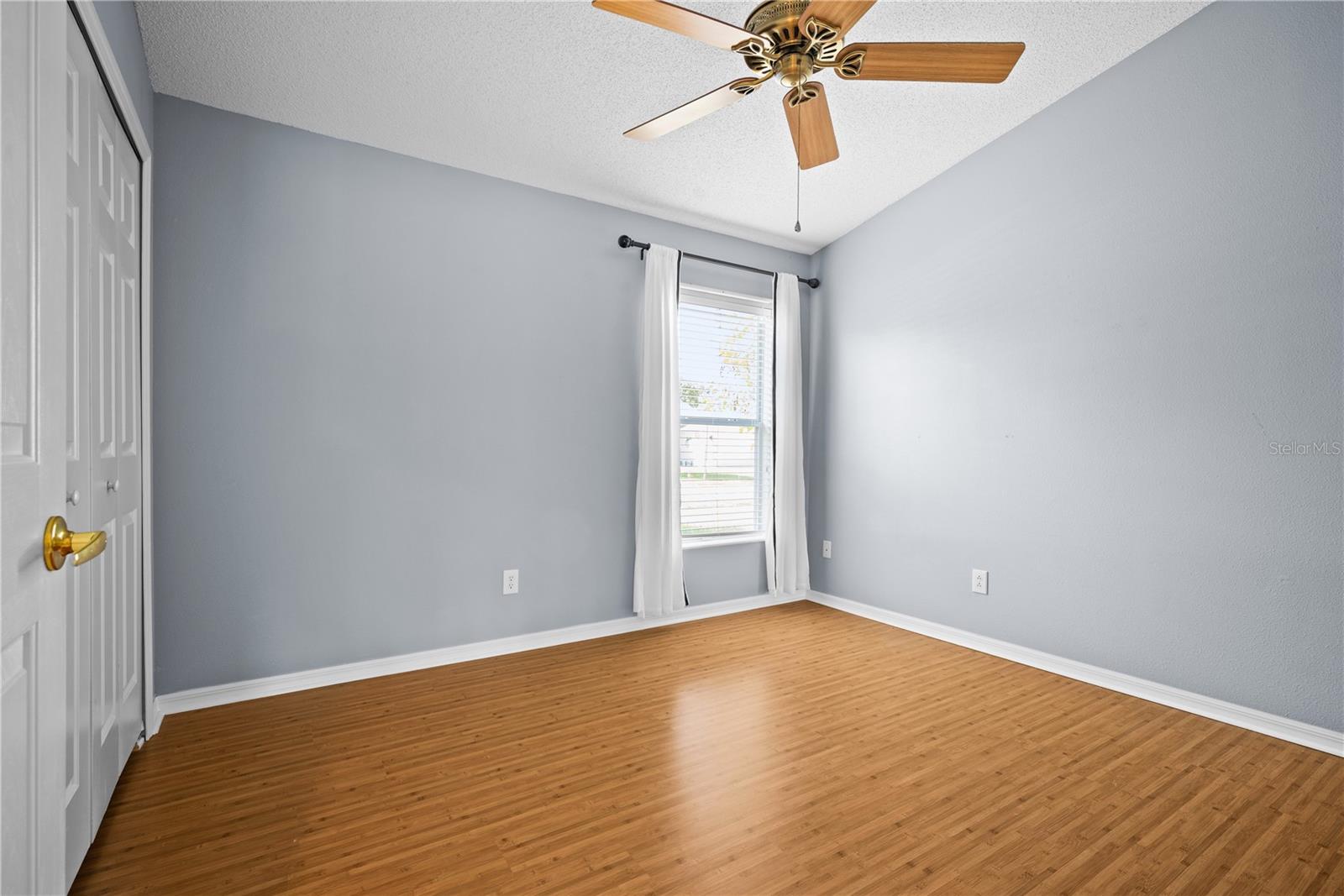 Image 19 of 26 For 2926 Walnut Grove Court