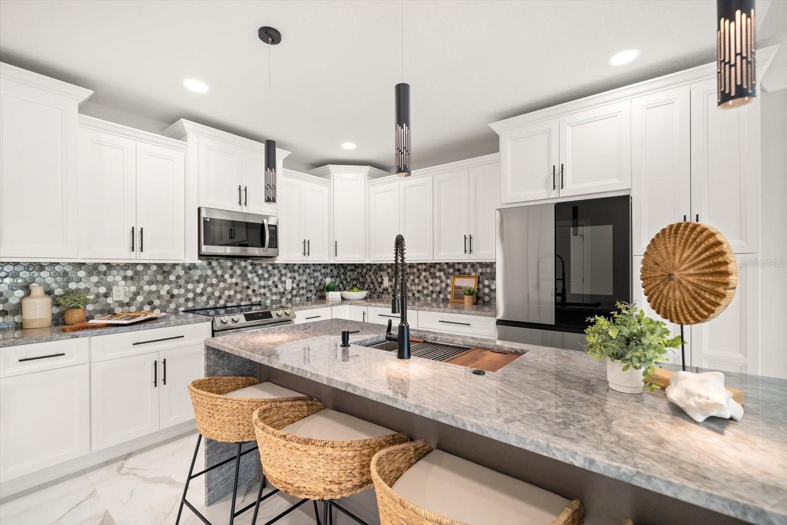 Listing photo id 11 for 211 Dolphin Point 202