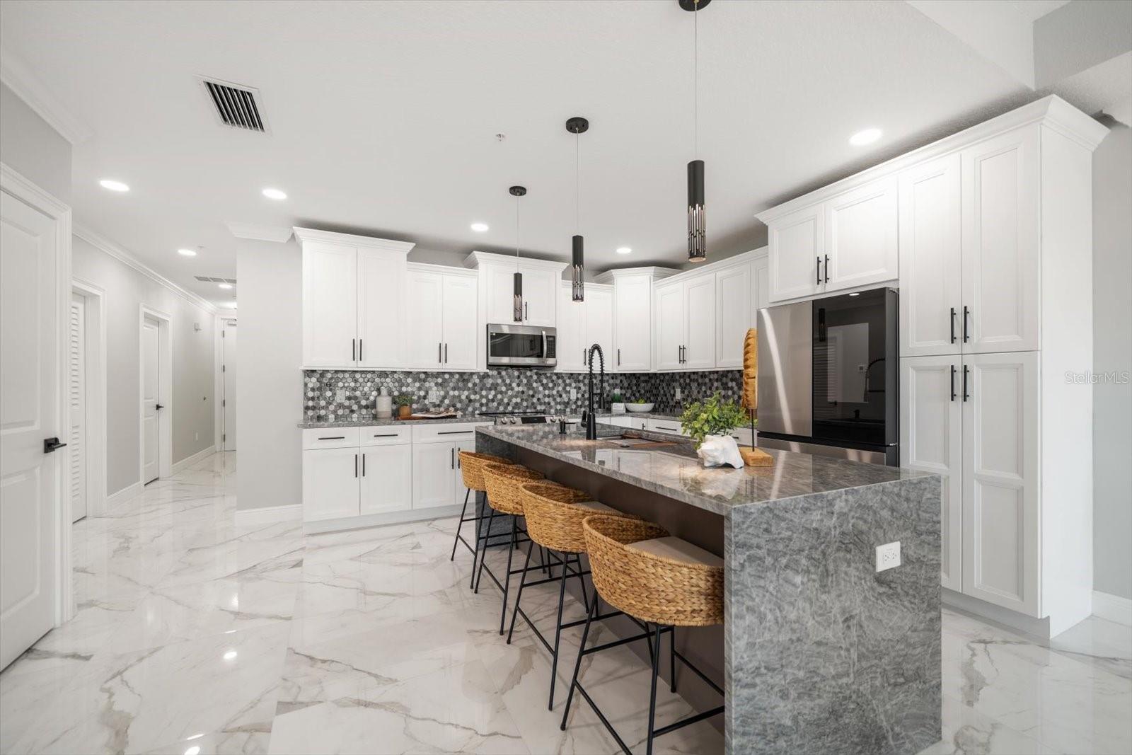 Listing photo id 12 for 211 Dolphin Point 202