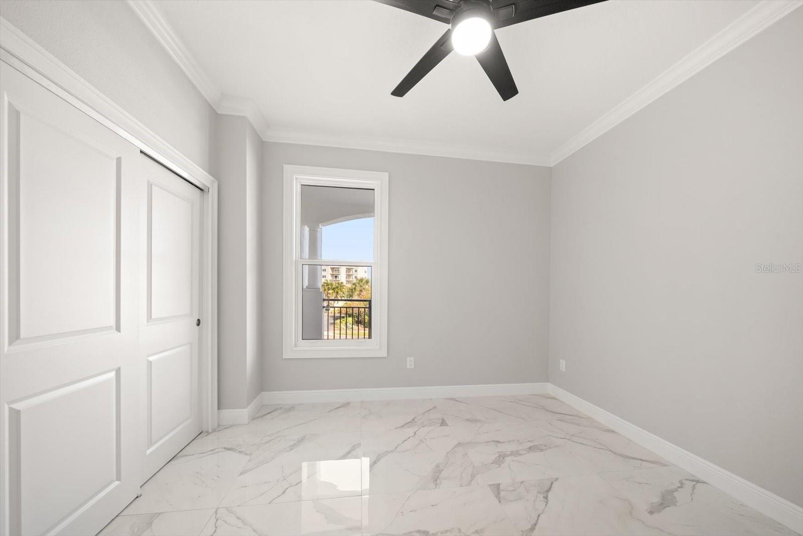 Listing photo id 24 for 211 Dolphin Point 202