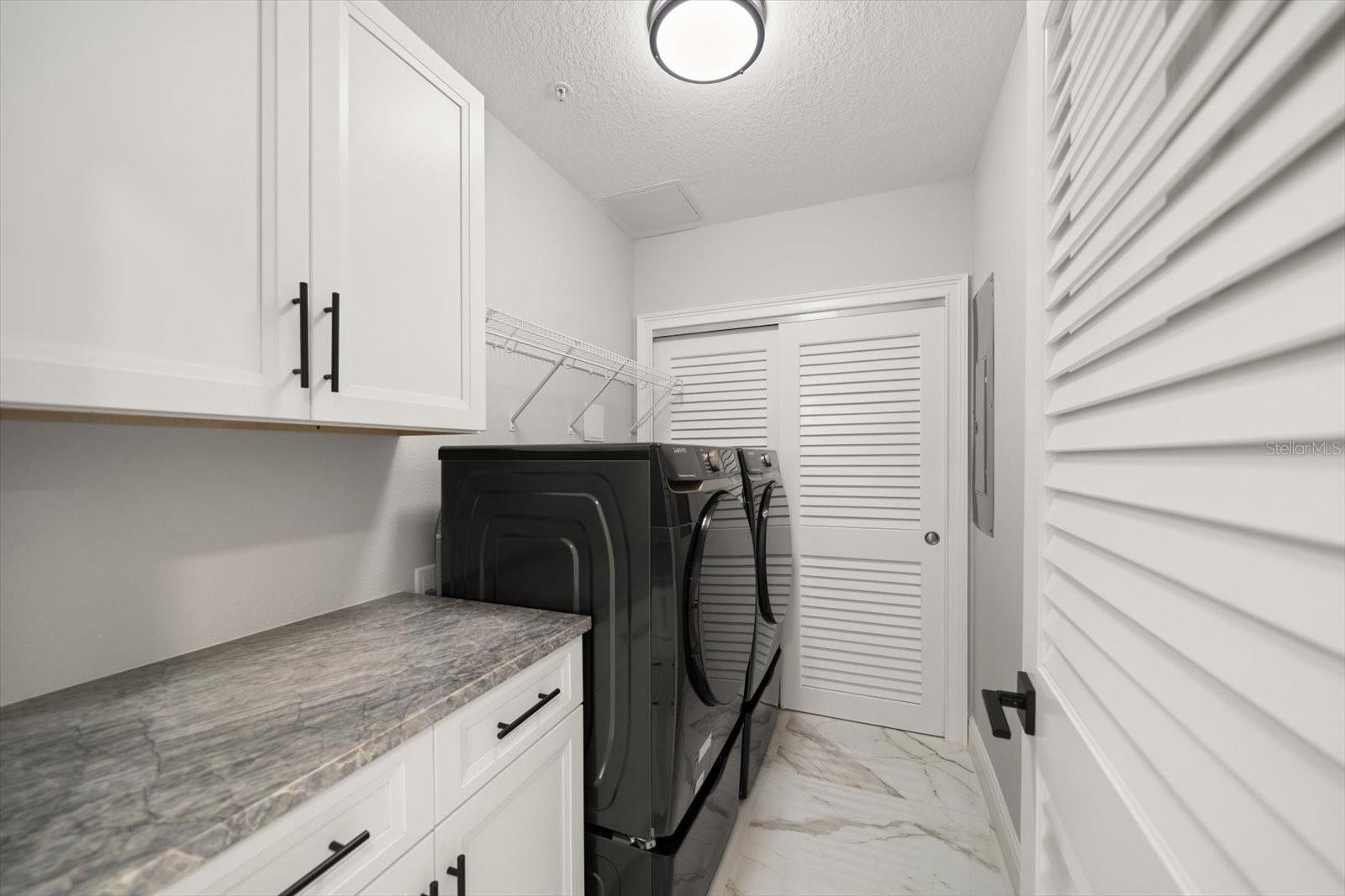 Listing photo id 27 for 211 Dolphin Point 202