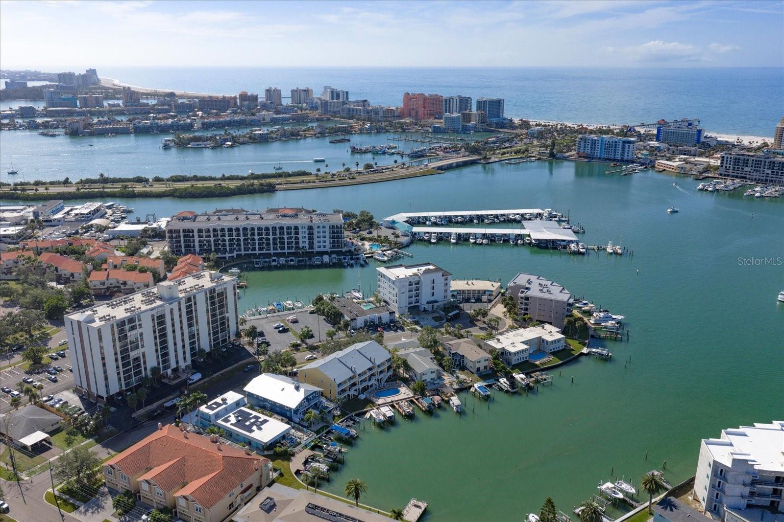 Listing photo id 33 for 211 Dolphin Point 202