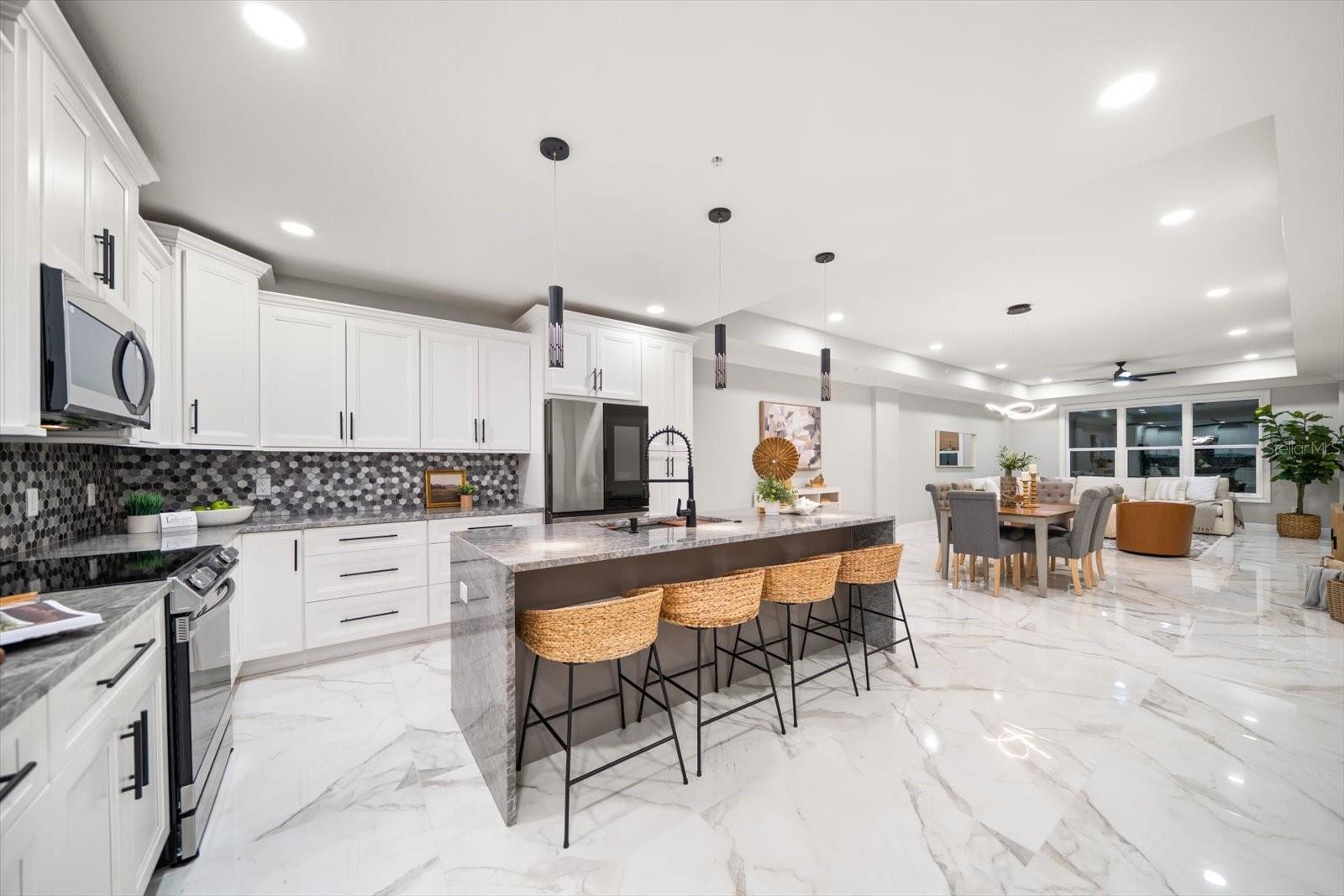 Listing photo id 2 for 211 Dolphin Point 202