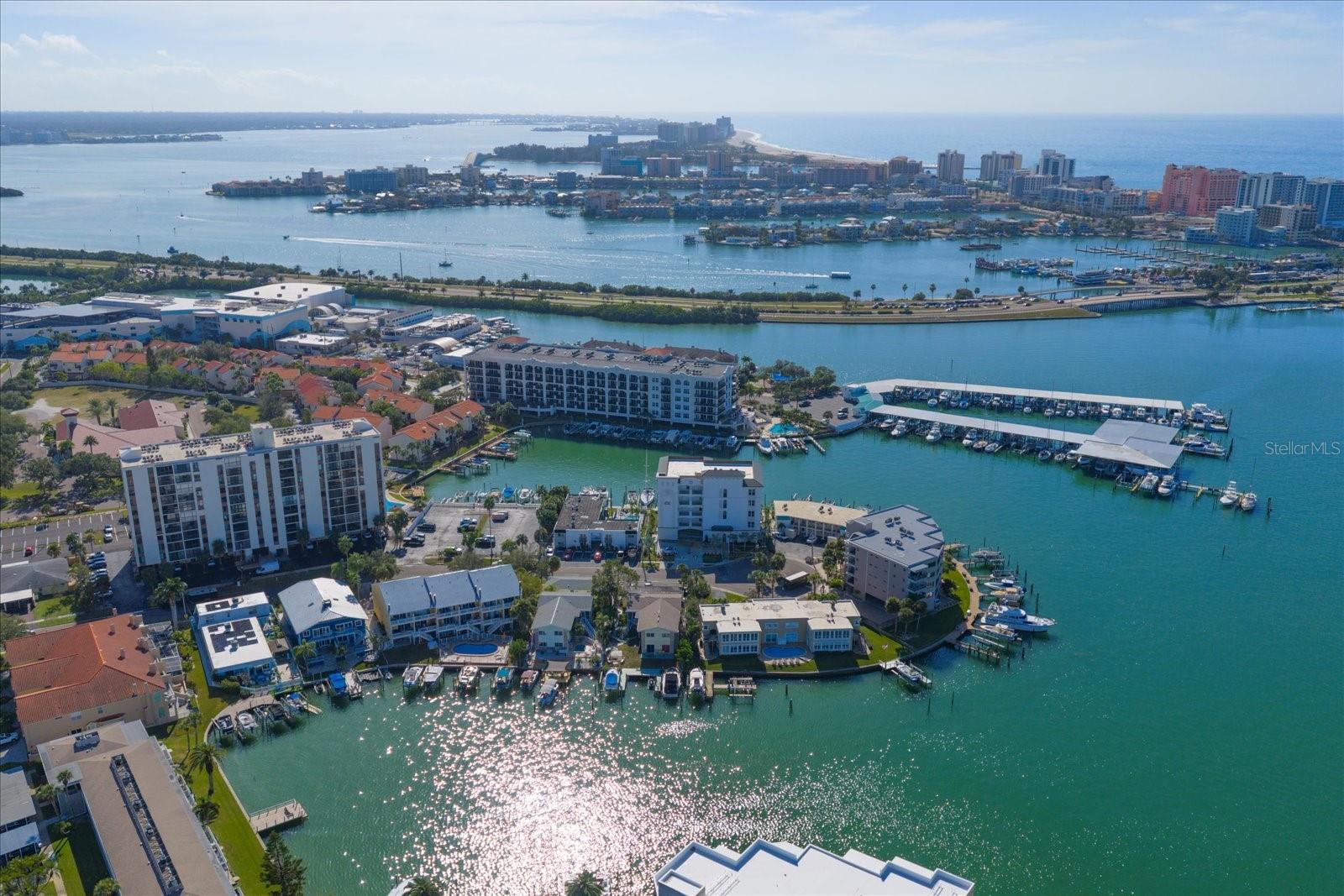 Listing photo id 38 for 211 Dolphin Point 202