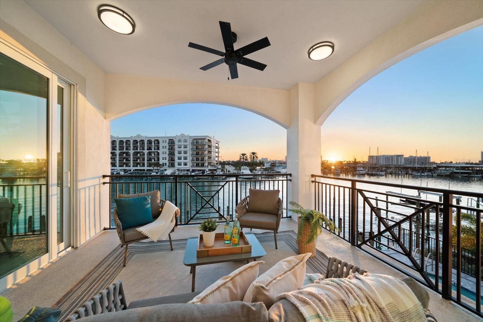 Listing photo id 39 for 211 Dolphin Point 202