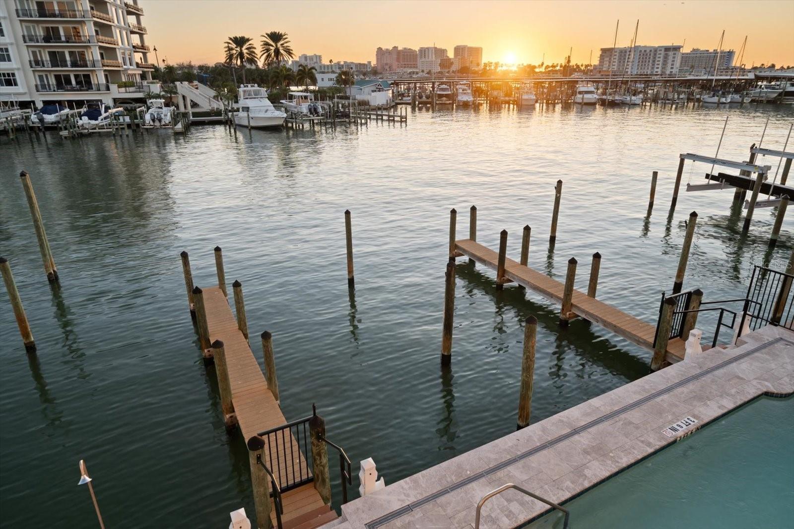 Listing photo id 41 for 211 Dolphin Point 202