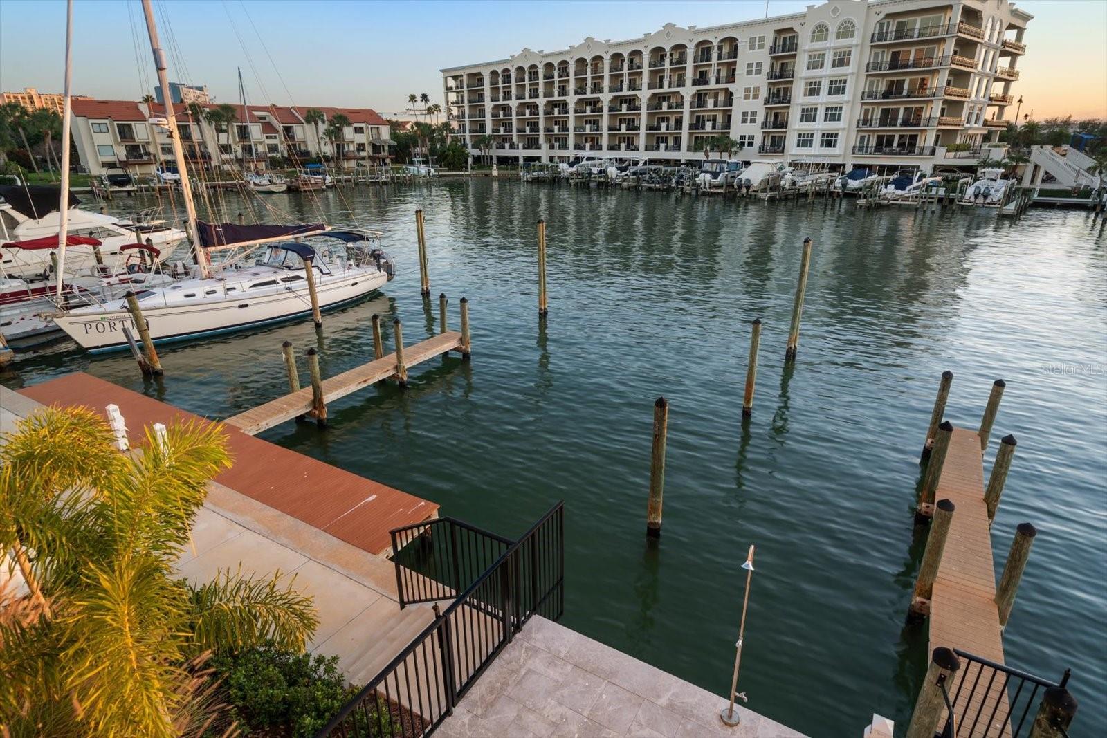 Listing photo id 42 for 211 Dolphin Point 202