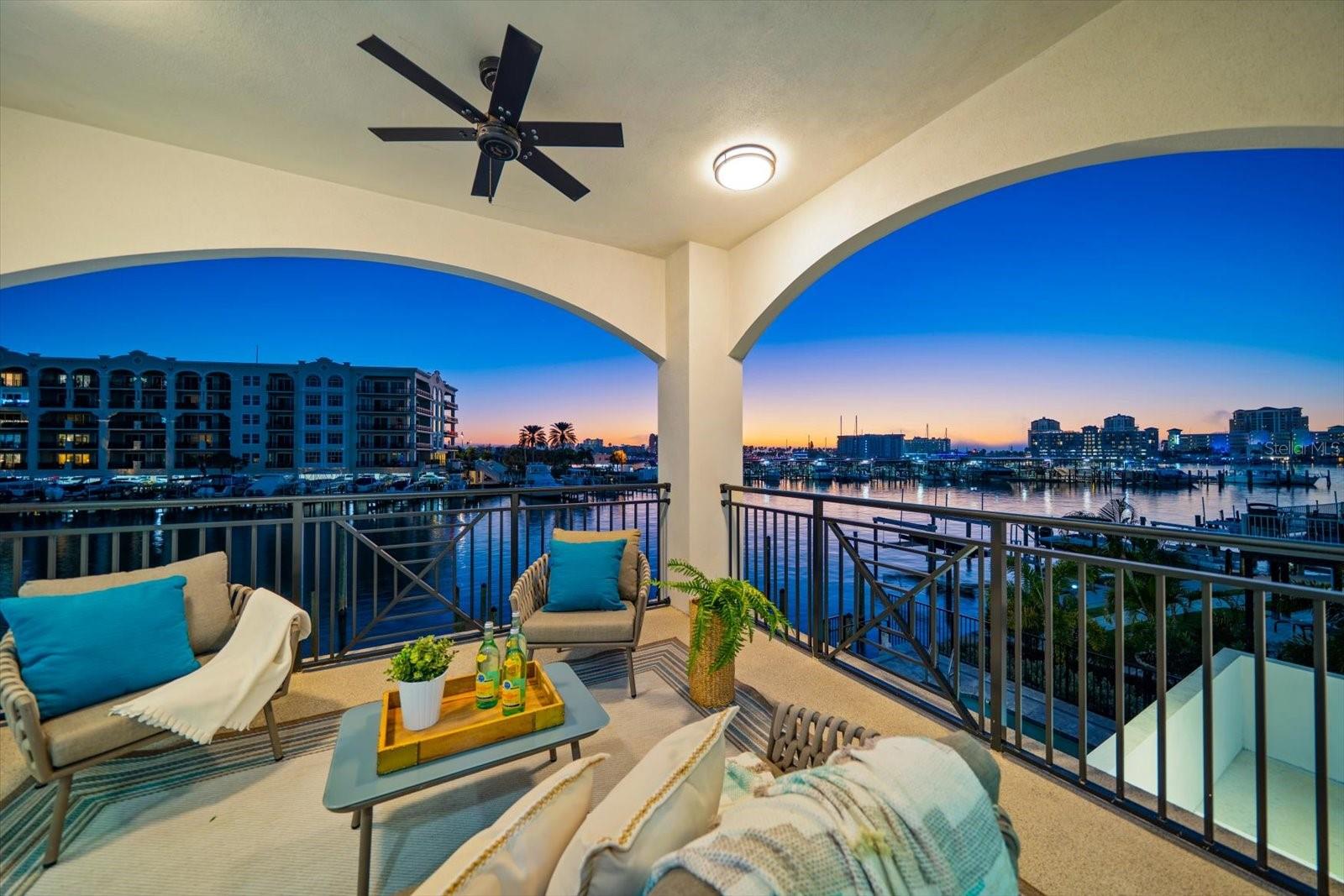 Listing photo id 47 for 211 Dolphin Point 202