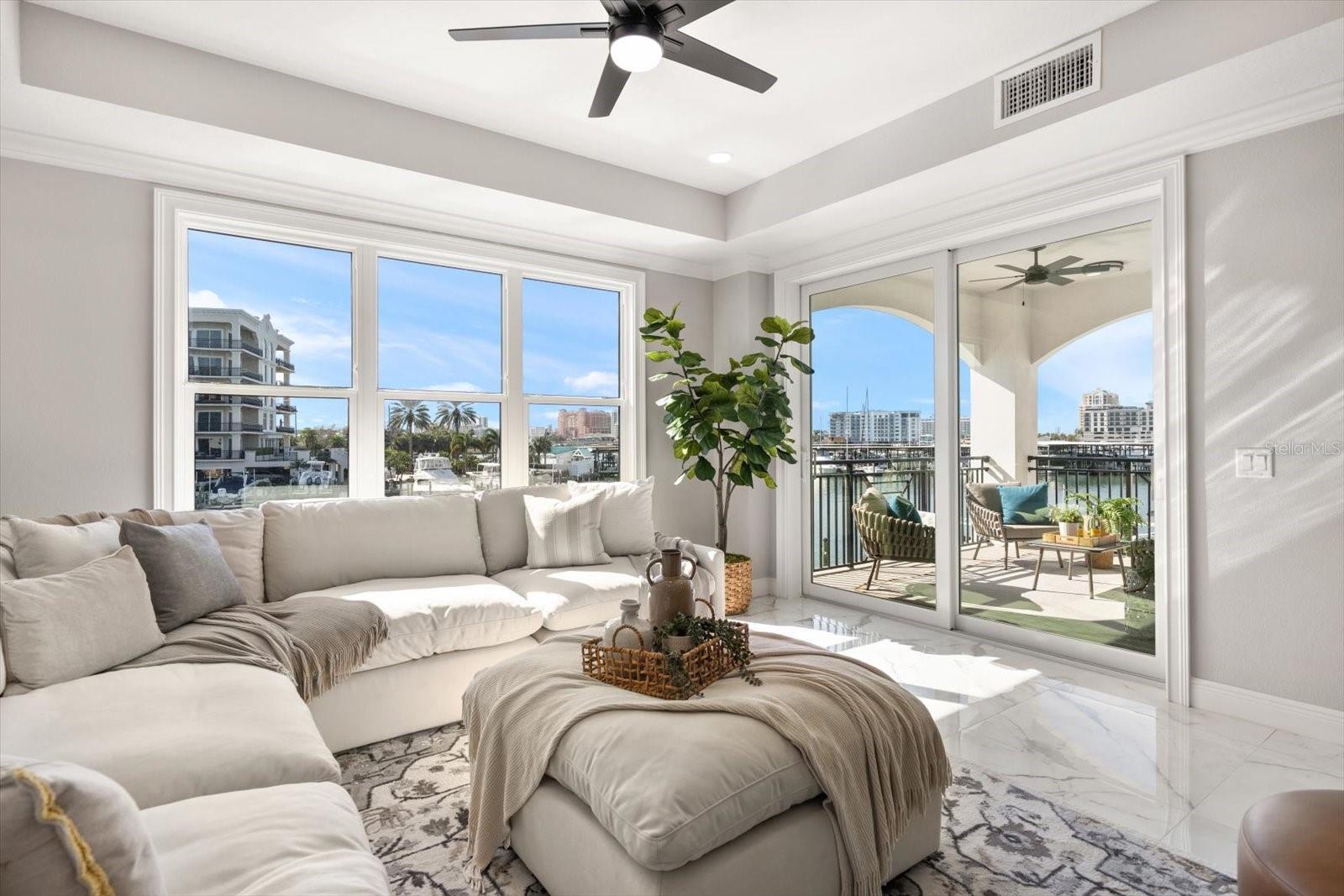 Listing photo id 3 for 211 Dolphin Point 202