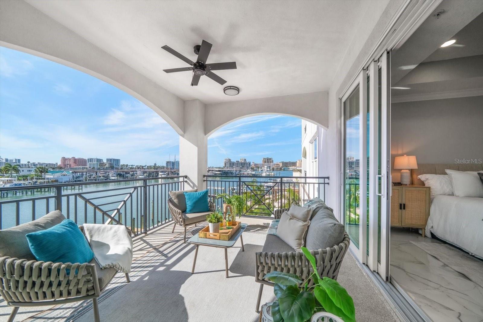 Listing photo id 5 for 211 Dolphin Point 202
