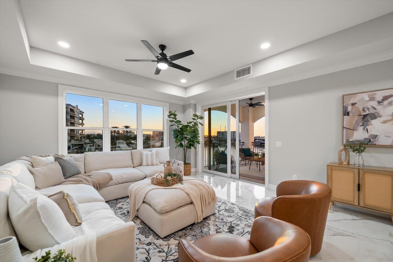 Listing photo id 7 for 211 Dolphin Point 202