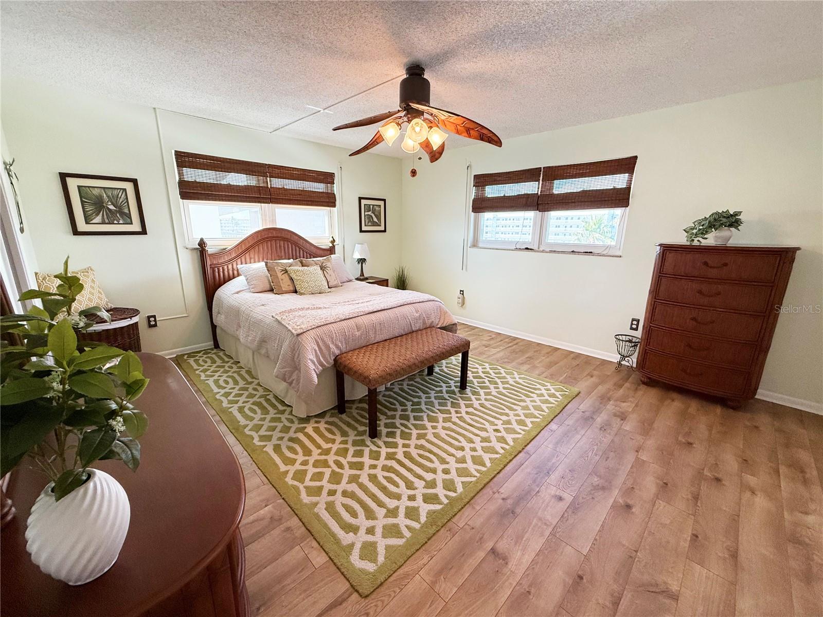 Image 27 of 58 For 5900 Shore Boulevard S 512