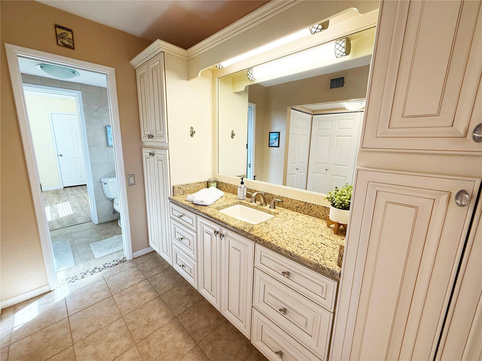 Image 30 of 58 For 5900 Shore Boulevard S 512