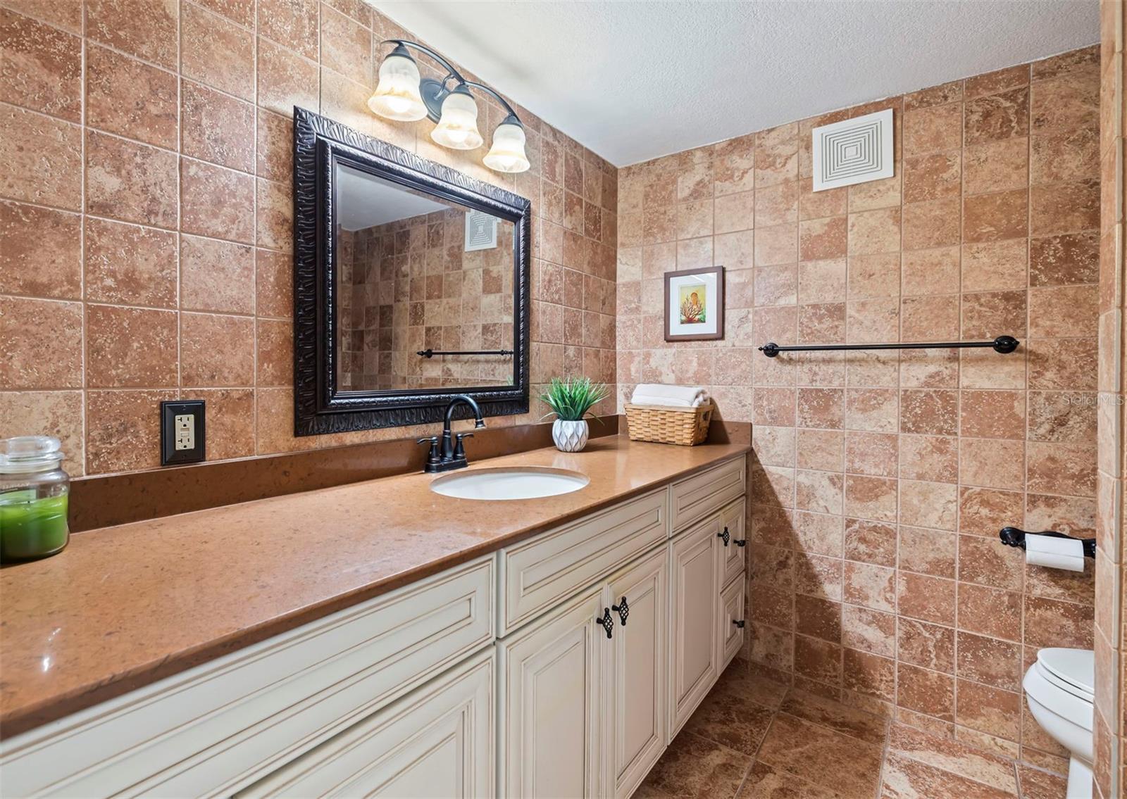 Image 35 of 58 For 5900 Shore Boulevard S 512