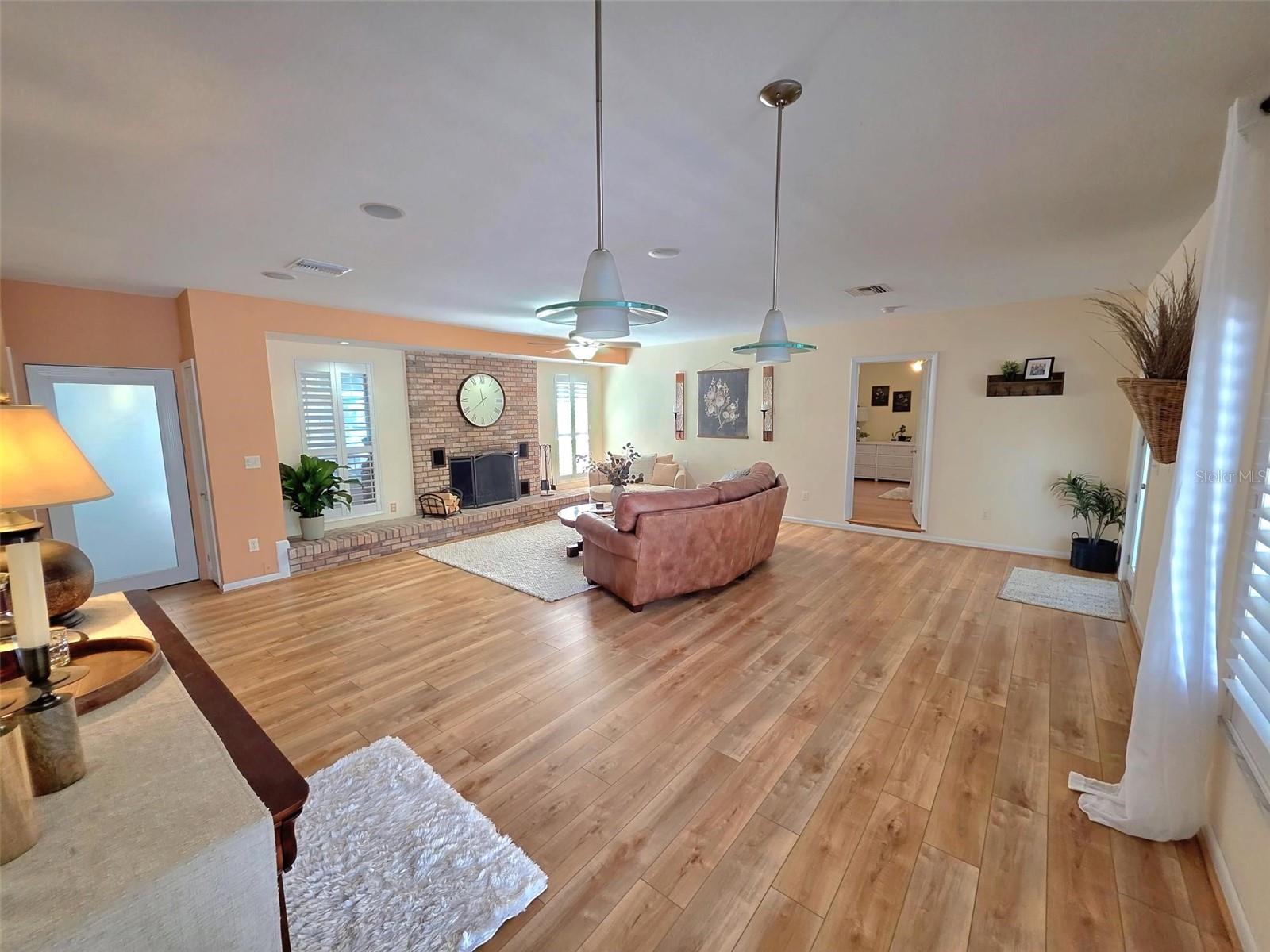 Image 12 of 53 For 401 Whitcomb Boulevard