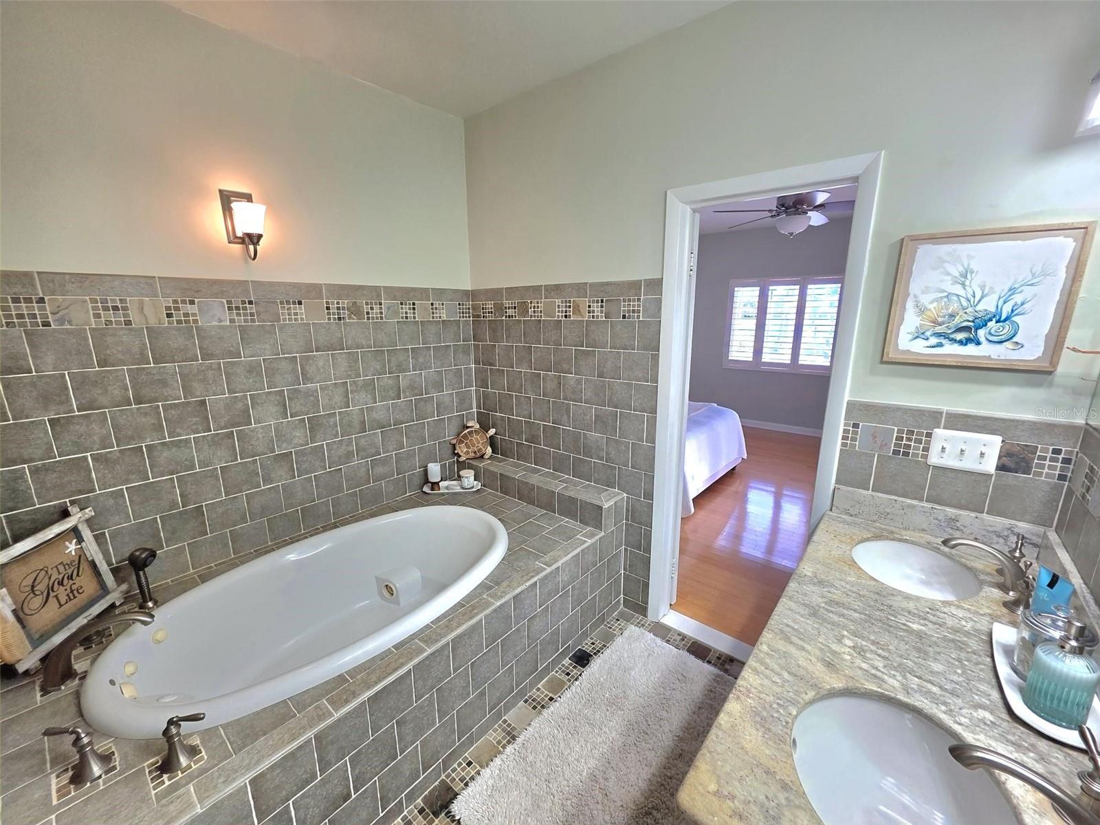 Image 21 of 53 For 401 Whitcomb Boulevard