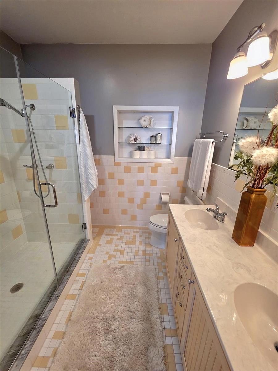 Image 30 of 53 For 401 Whitcomb Boulevard