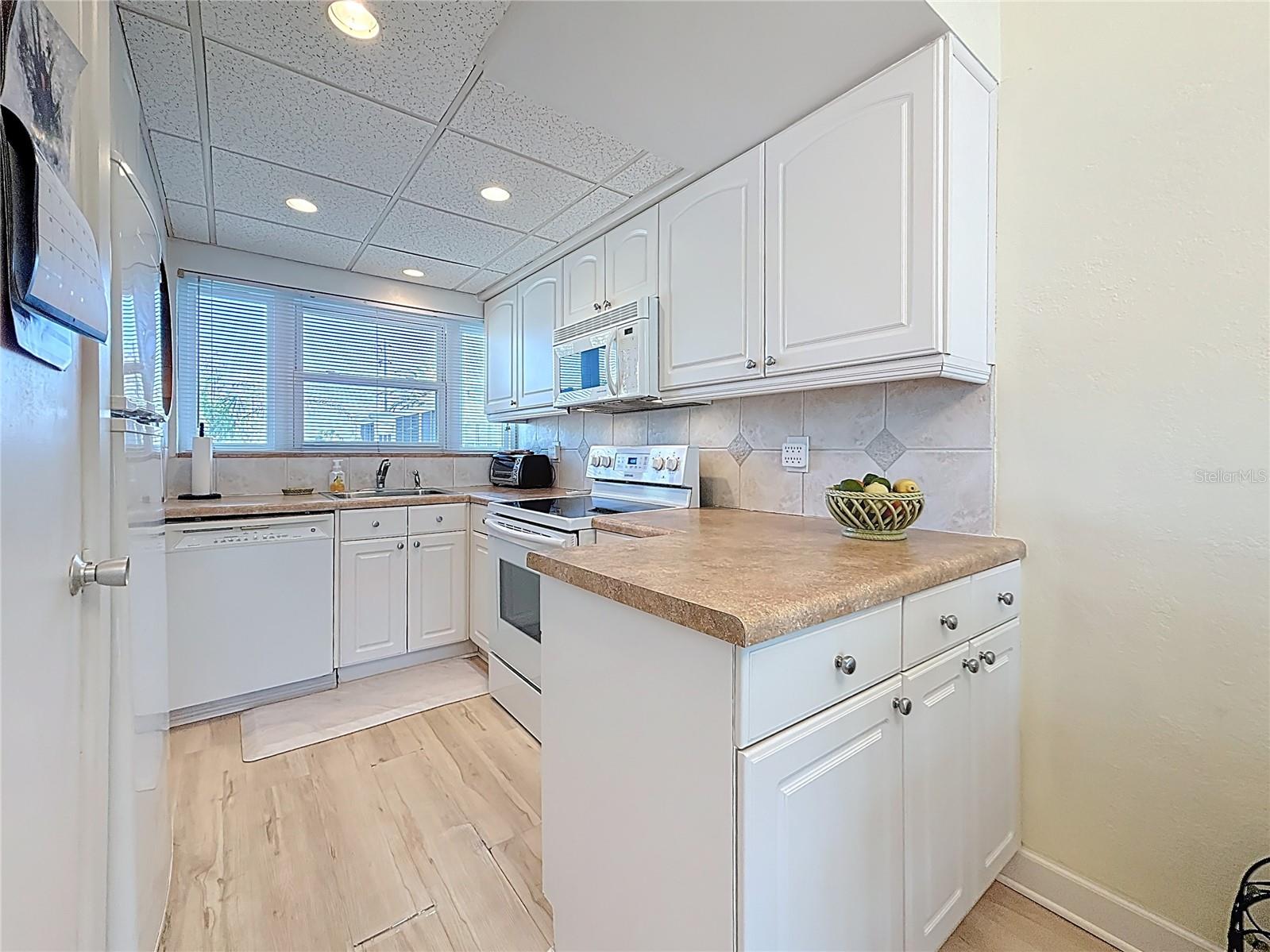 Image 10 of 30 For 7050 Sunset Way 22