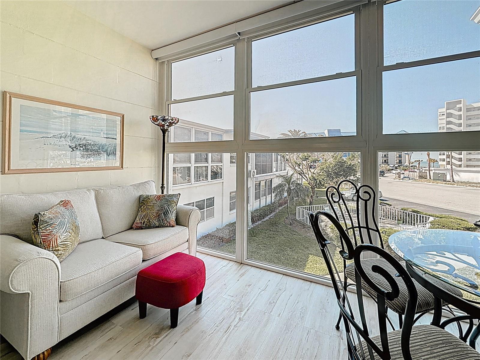 Image 17 of 30 For 7050 Sunset Way 22