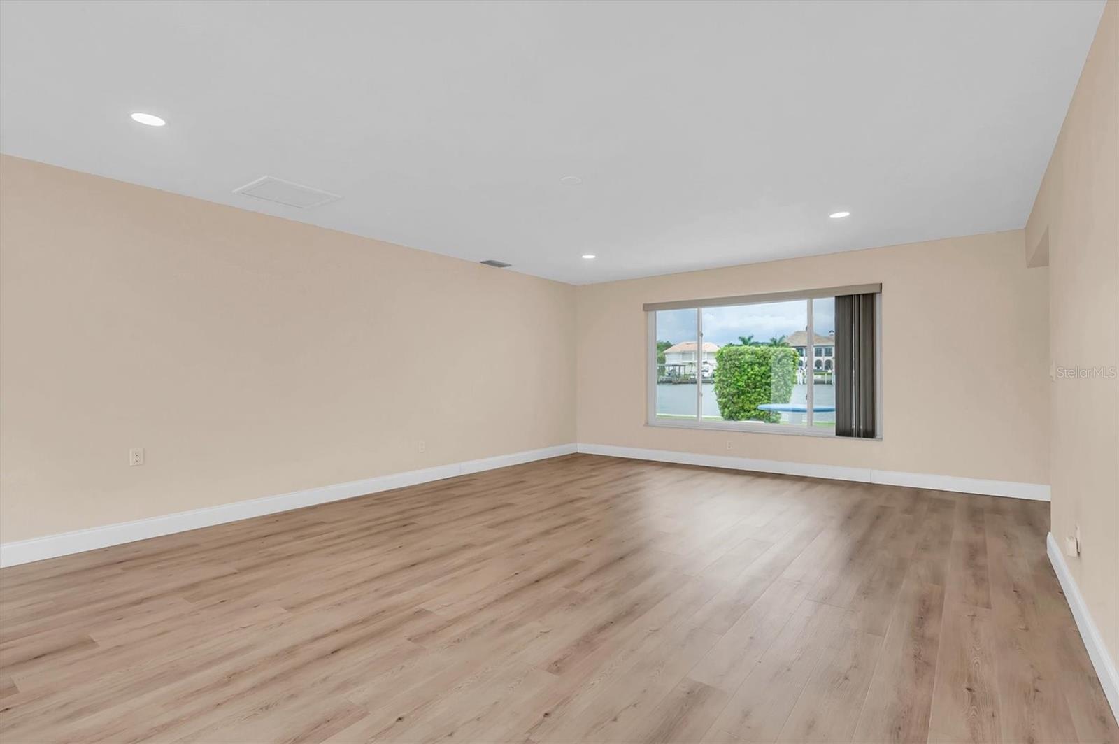 Image 8 of 45 For 315 Buttonwood Lane