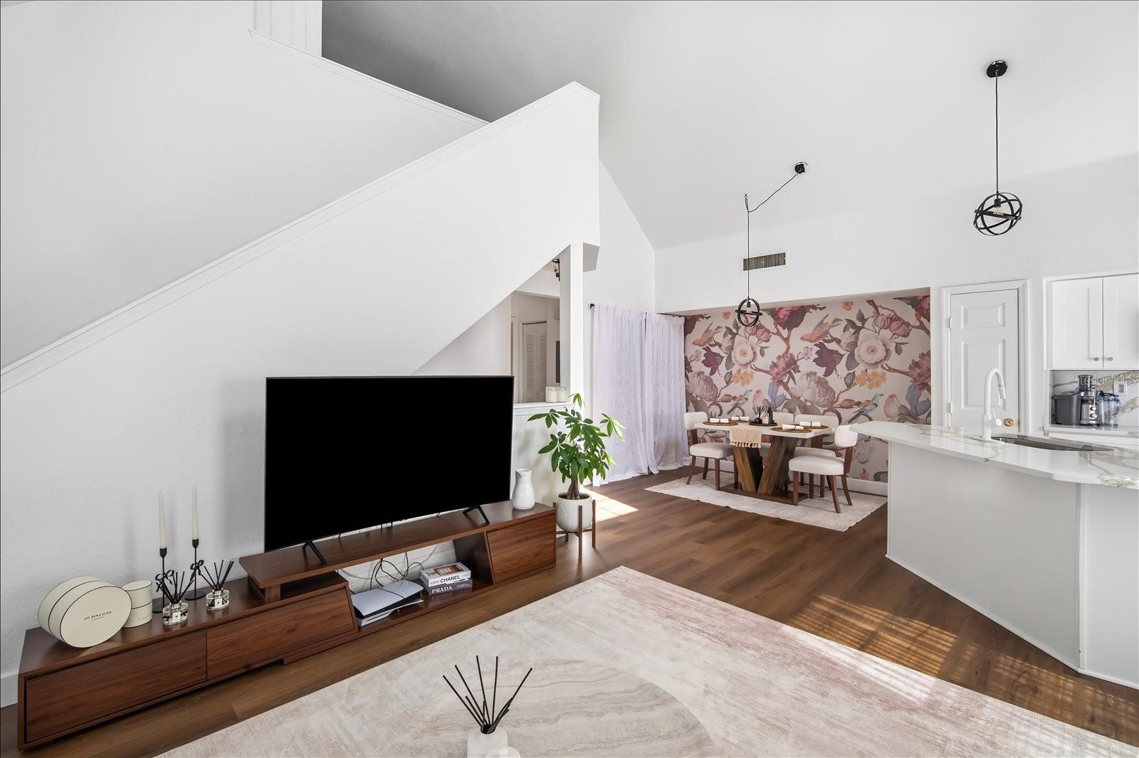 Image 6 of 23 For 9628 Lake Chase Island Way