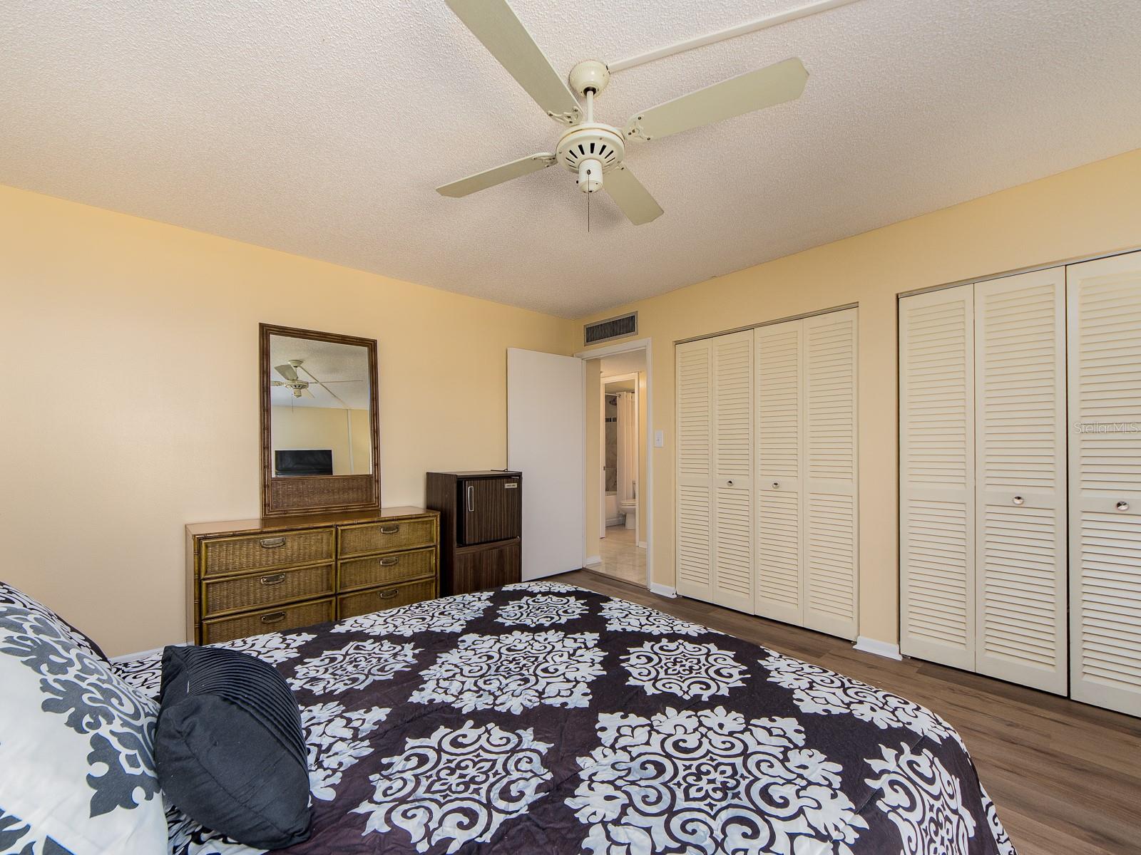 Image 15 of 41 For 450 Gulfview Boulevard 708