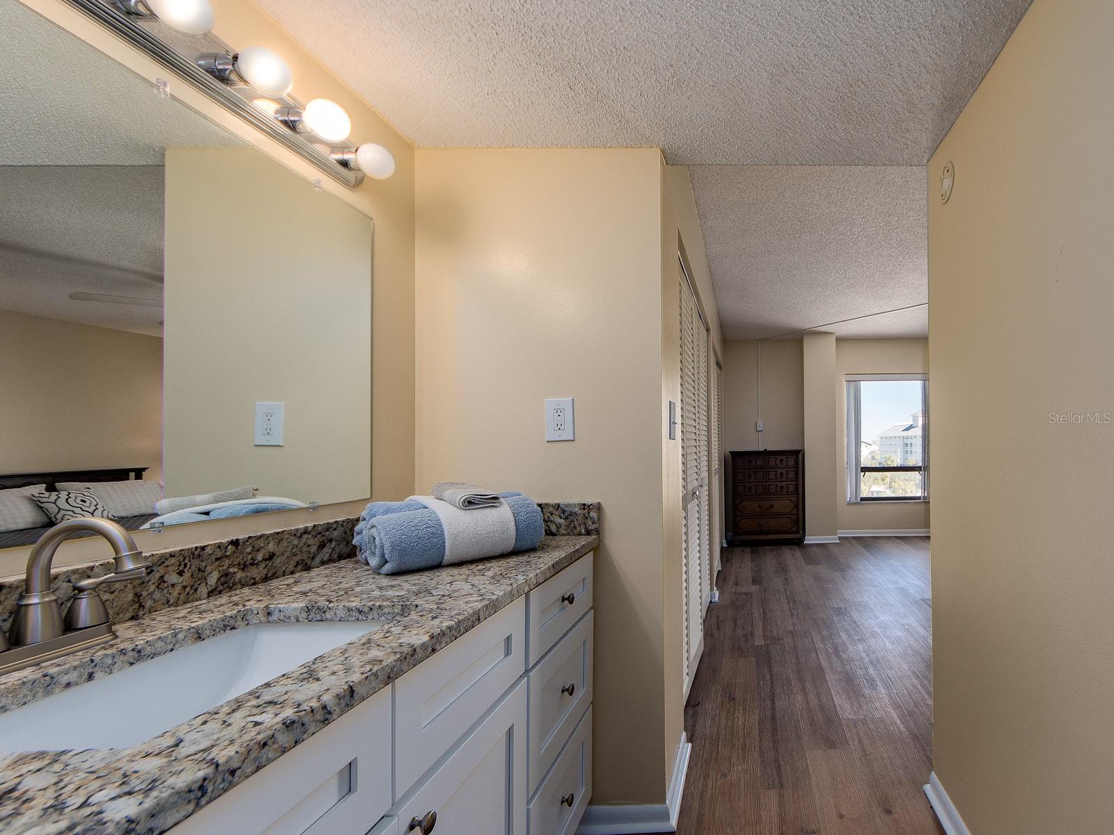 Image 17 of 41 For 450 Gulfview Boulevard 708