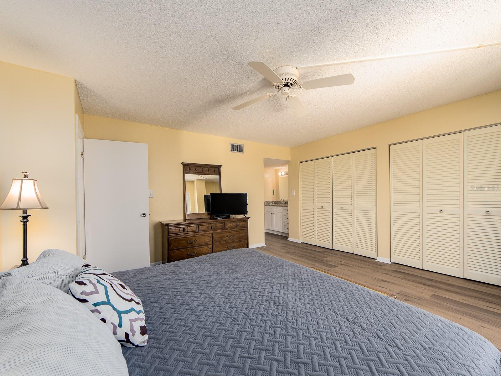 Image 20 of 41 For 450 Gulfview Boulevard 708