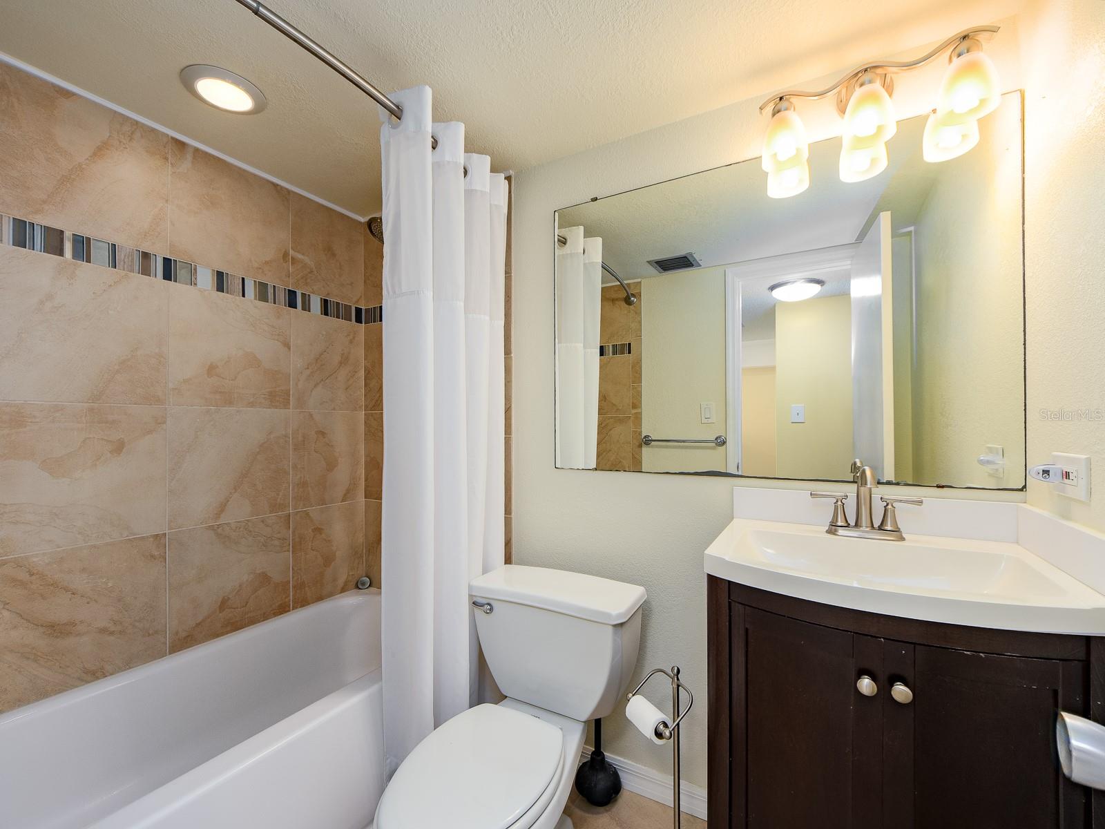 Image 21 of 41 For 450 Gulfview Boulevard 708