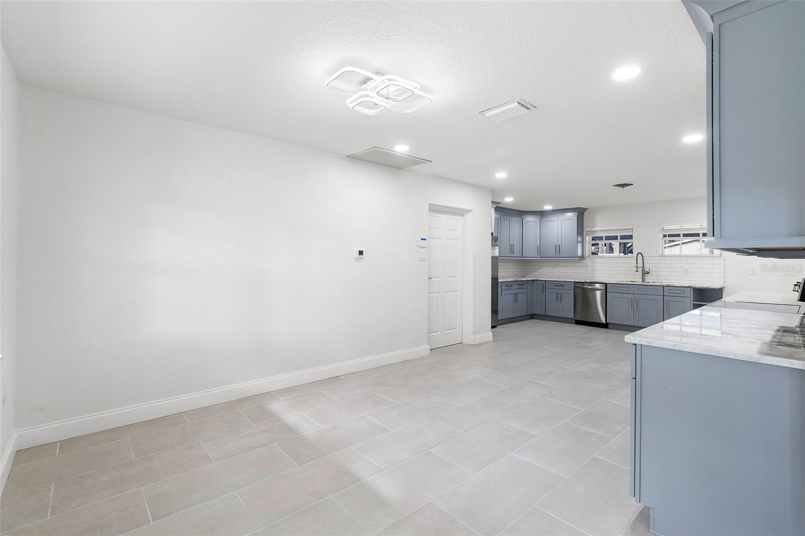 Image 10 of 33 For 202 Shore Crest Drive