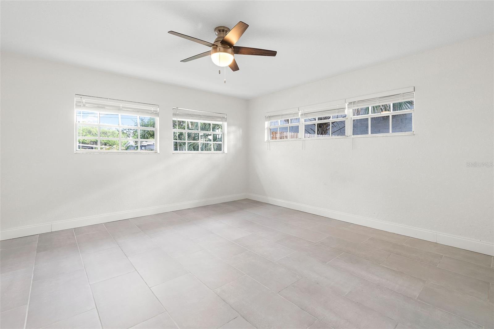 Image 21 of 33 For 202 Shore Crest Drive