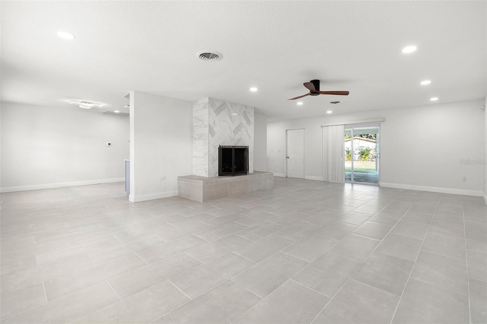 Image 6 of 33 For 202 Shore Crest Drive