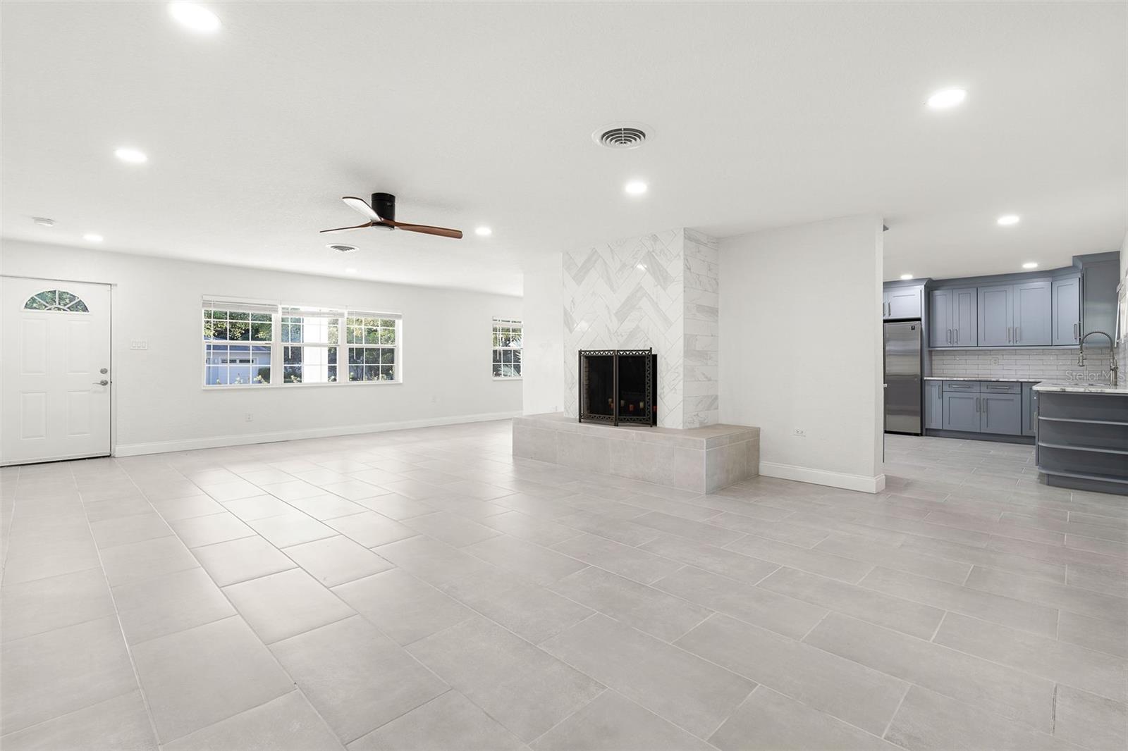 Image 7 of 33 For 202 Shore Crest Drive