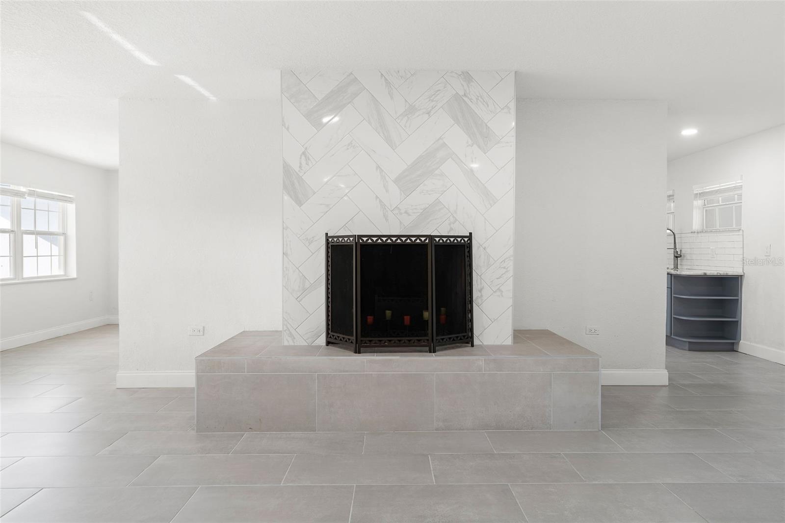 Image 9 of 33 For 202 Shore Crest Drive