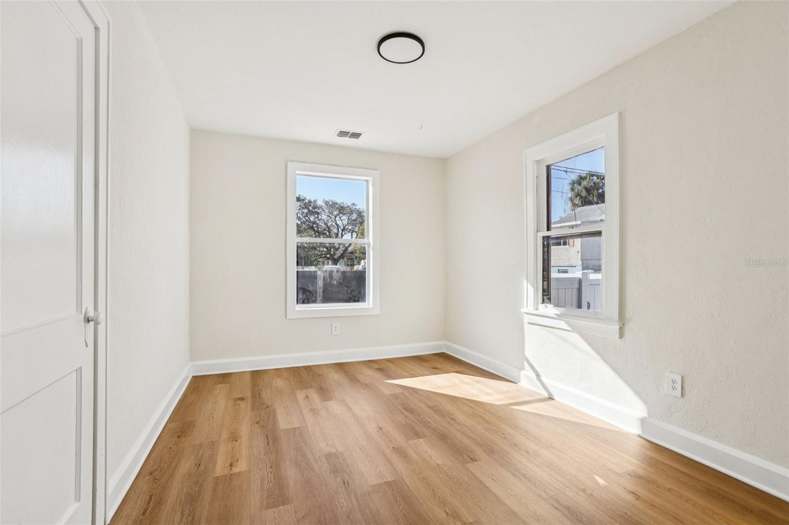 Image 12 of 47 For 305 28th Street S