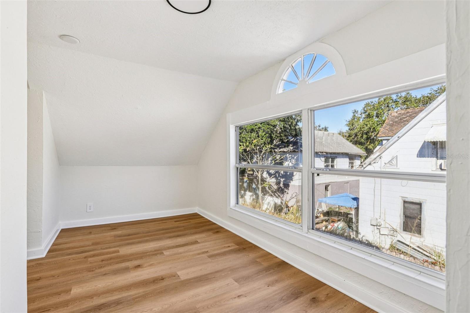 Image 30 of 47 For 305 28th Street S