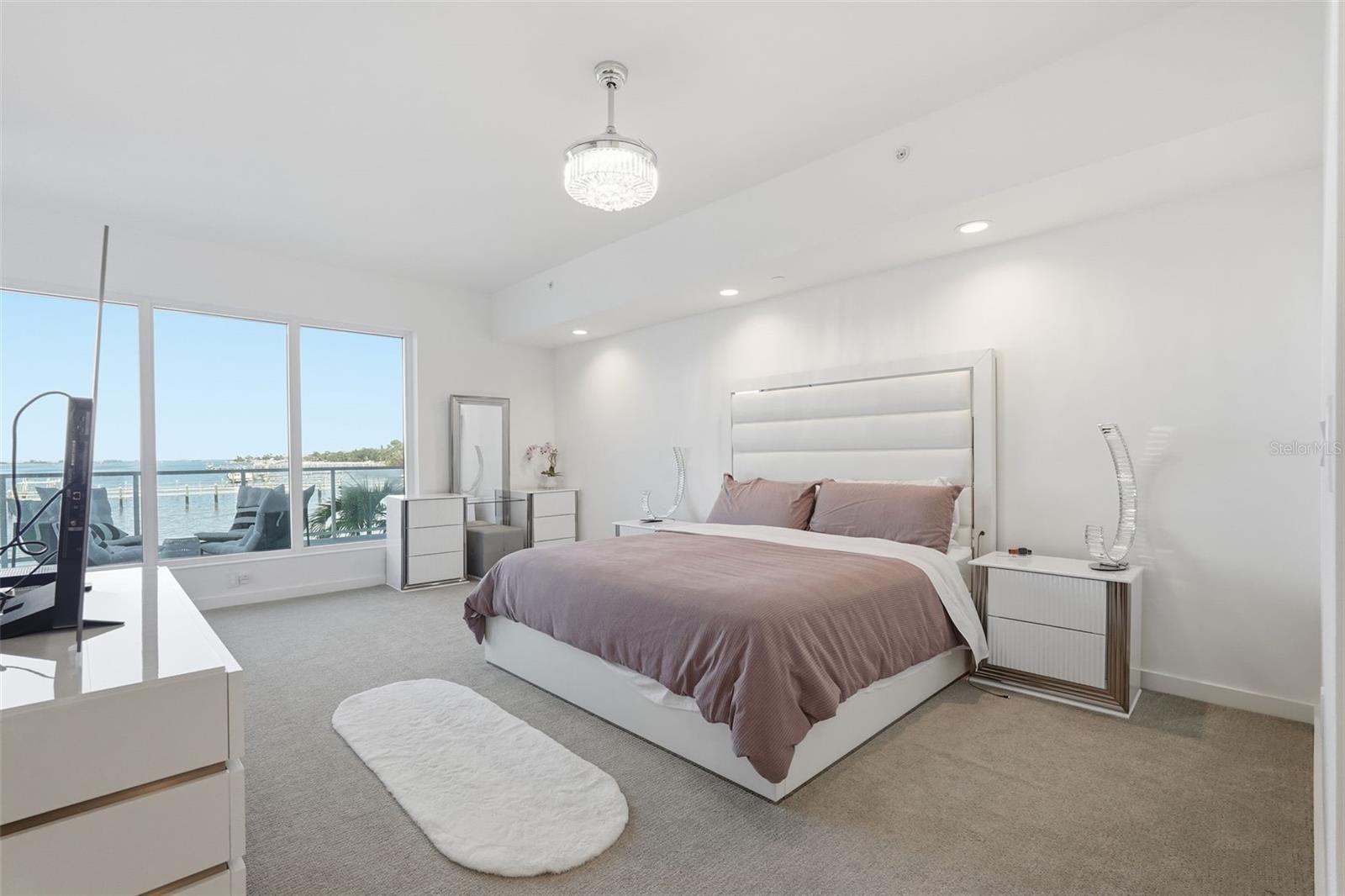 Image 16 of 38 For 920 Osceola Avenue 210