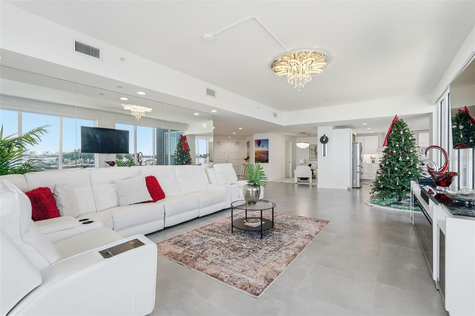 Image 7 of 38 For 920 Osceola Avenue 210