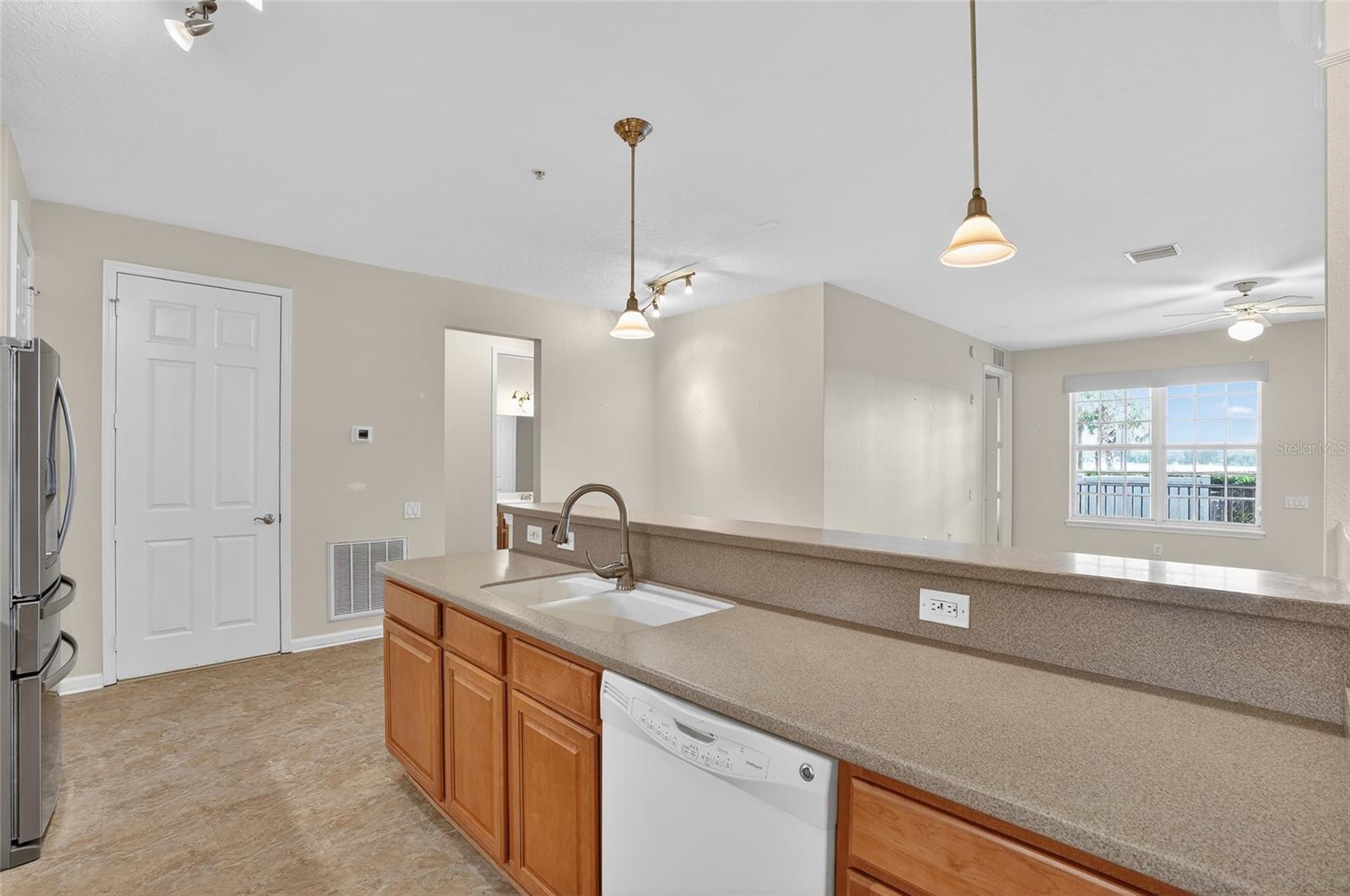 Image 21 of 45 For 7905 Seminole Boulevard 3103