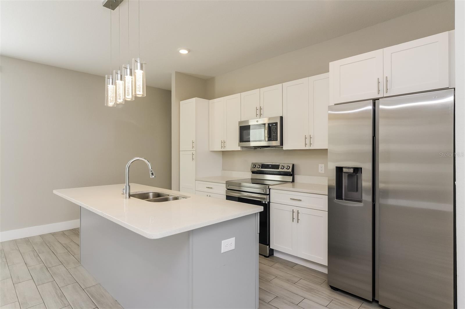 Image 5 of 15 For 398 Camellia Court