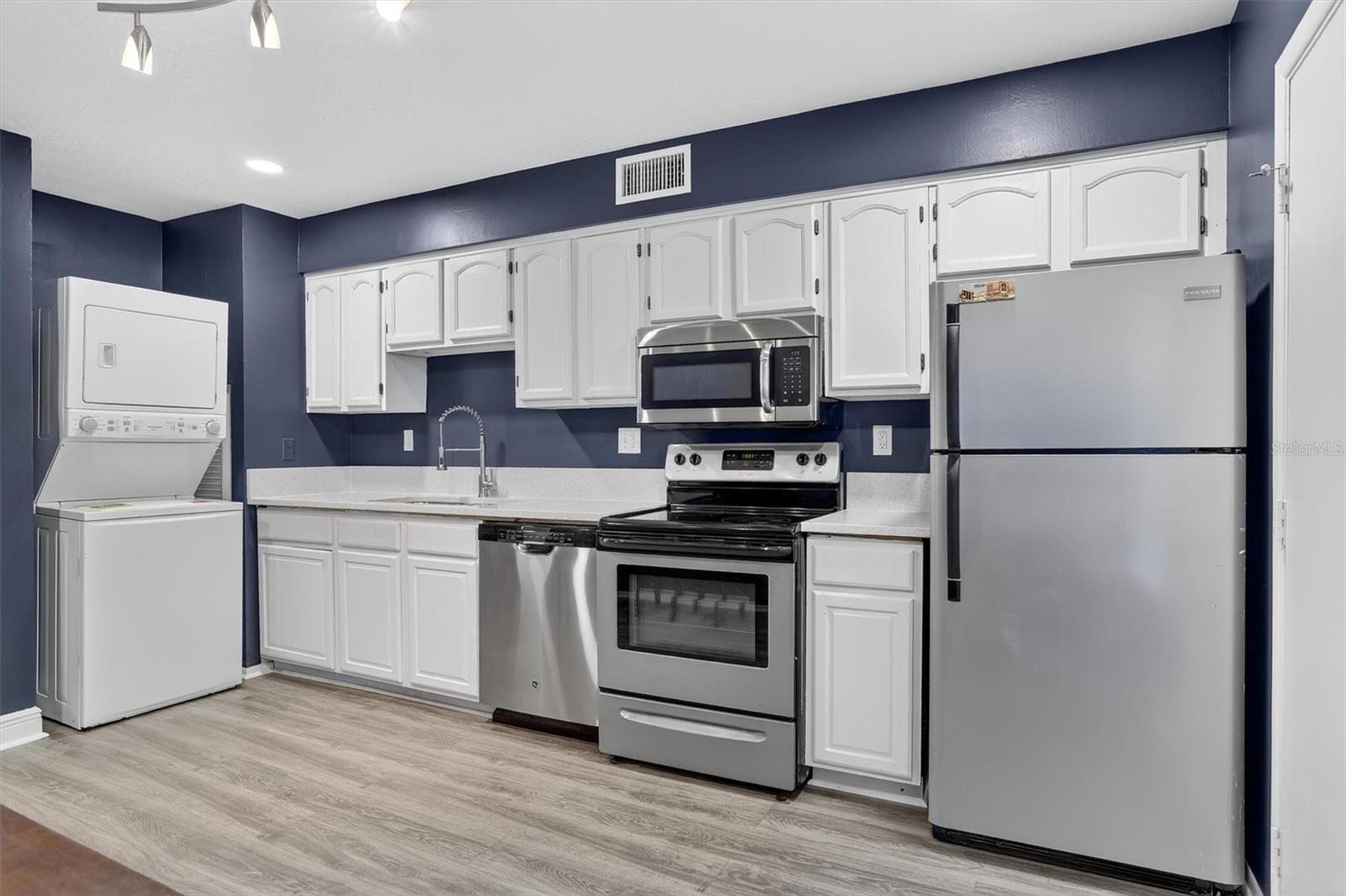 Image 8 of 18 For 4505 La Capri Court