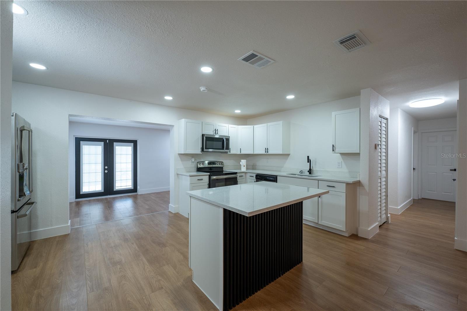 Image 11 of 42 For 5248 King Street